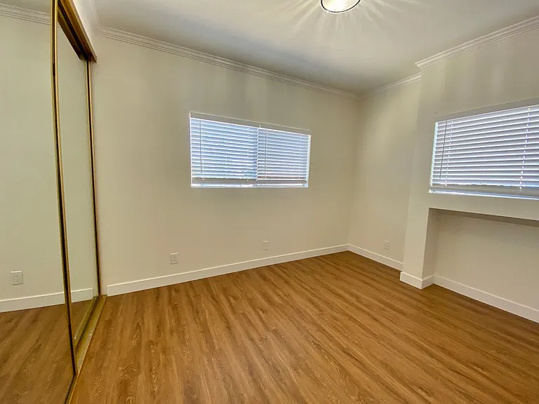 Upstairs 2BD Apartment Home! Great PB Location! Garage! AC! — Photo 16