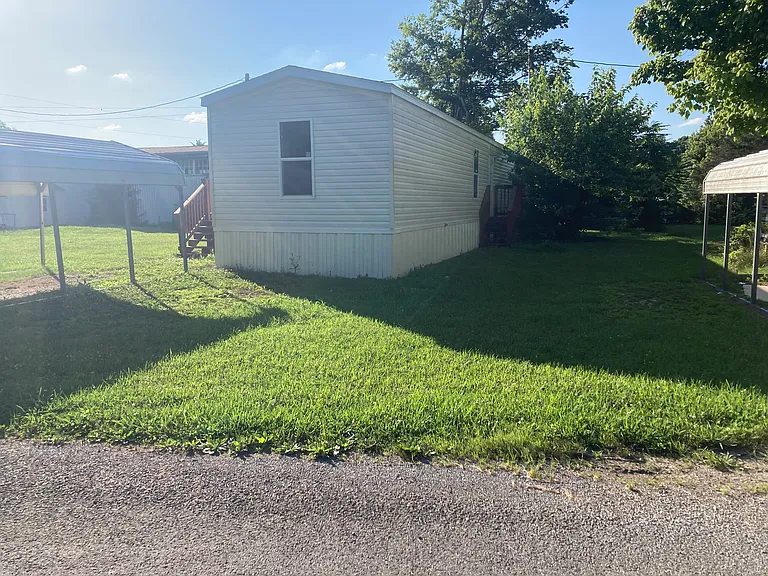 131 Grove Ln — Photo 2
