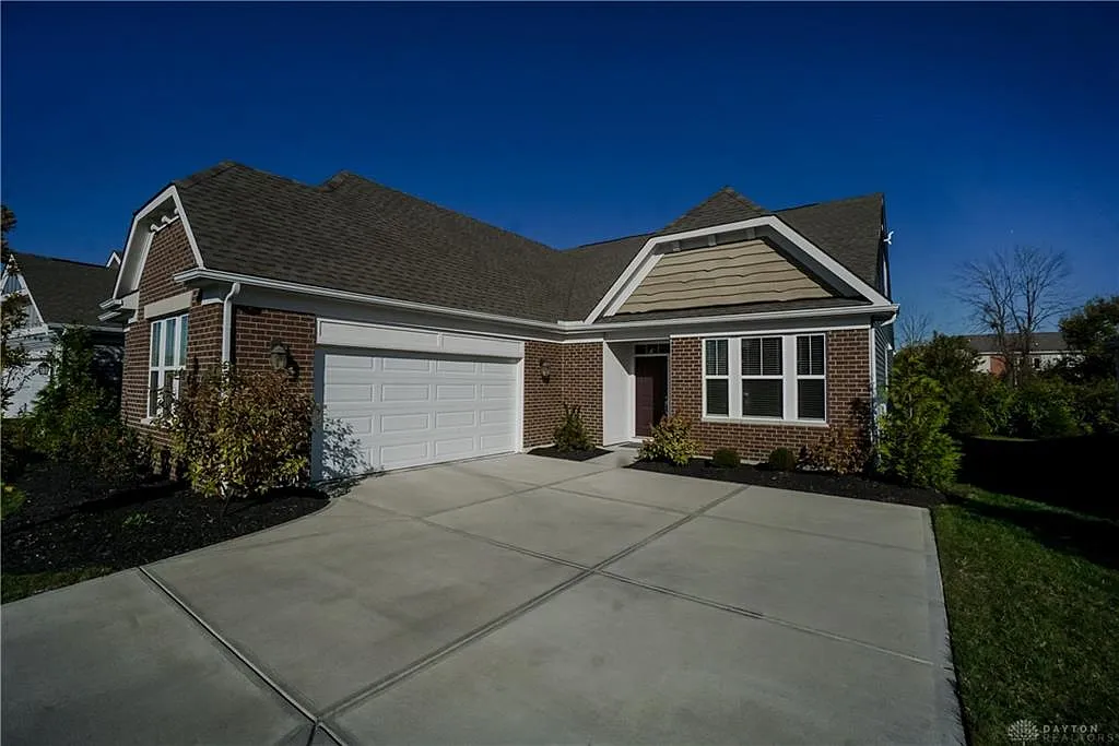 3 bed, 3.0 bath, 2600 sqft, $3,195 — Photo 2