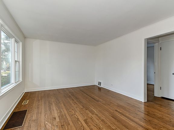 4th image of 124 Indian Dr