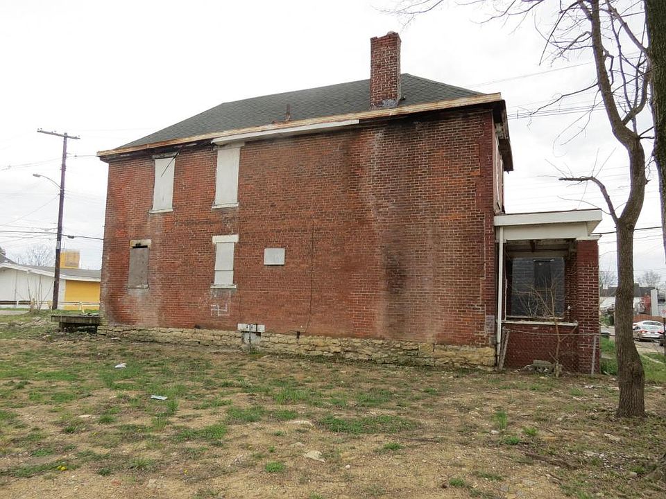 2nd image of 20 N Oakley Ave