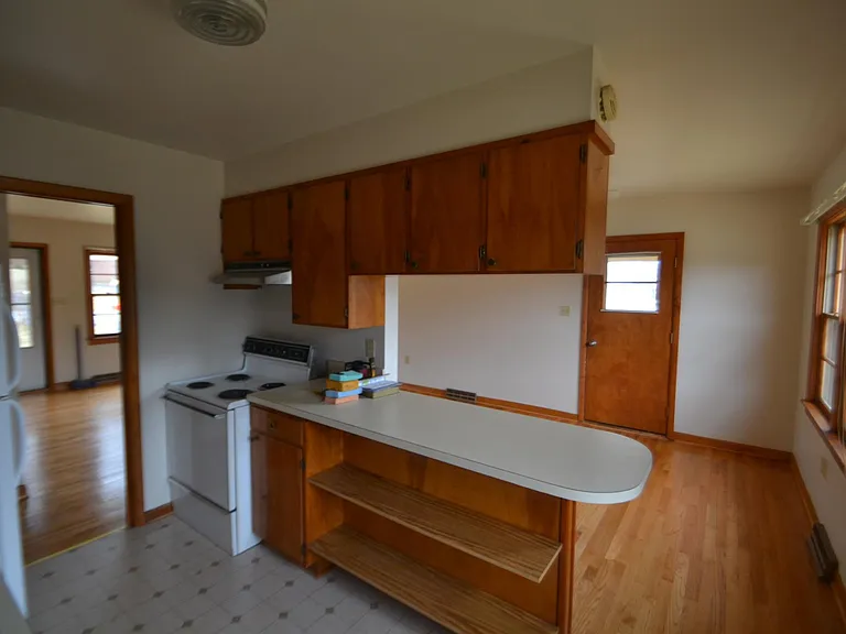 1111 Preston Dr — Photo 9