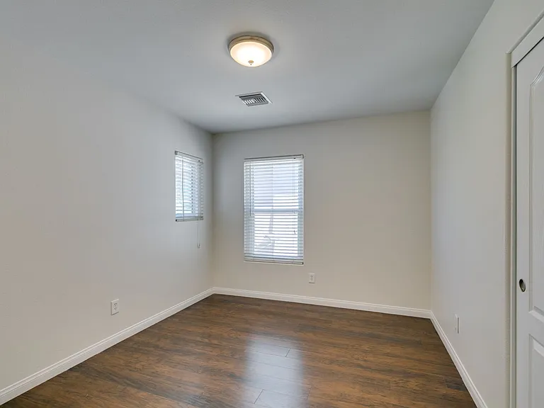 8660 Painted Horseshoe St — Photo 49