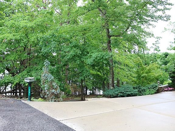 3rd image of 68 Chelteham Ln