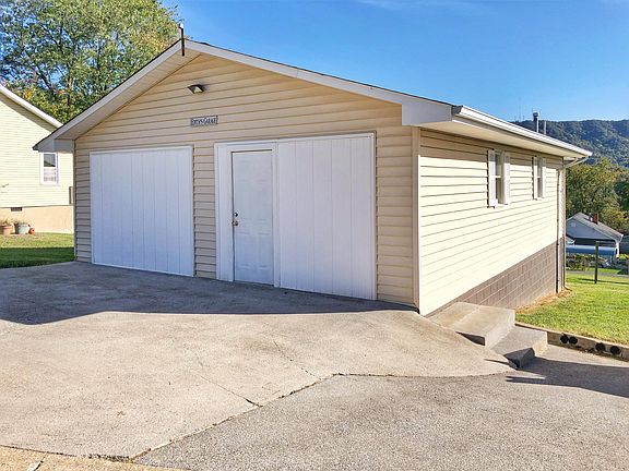4th image of 213 Lilac St