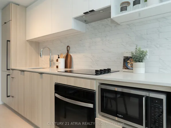 252 Church St #3612, Toronto, ON M5B 0E6