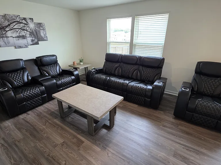 302 Pearson Dr — Photo 5