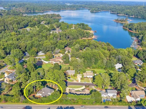 2859 Village Ct, Gainesville, GA 30506