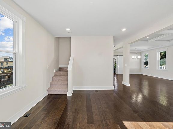 3rd image of 1265 Stevens Ave