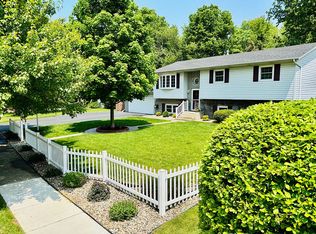 1041 Primrose Cir, Chesterton, IN 46304