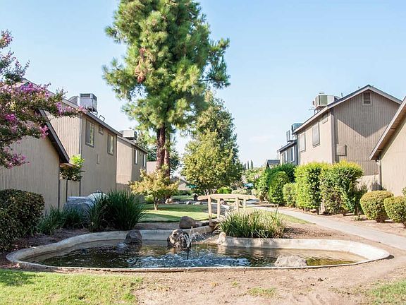 5th image of 2326 E Tulare Ave