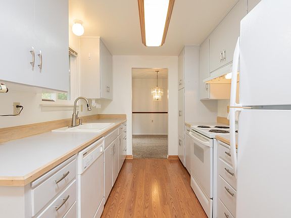 Kitchen with stove, refrigerator and dishwasher