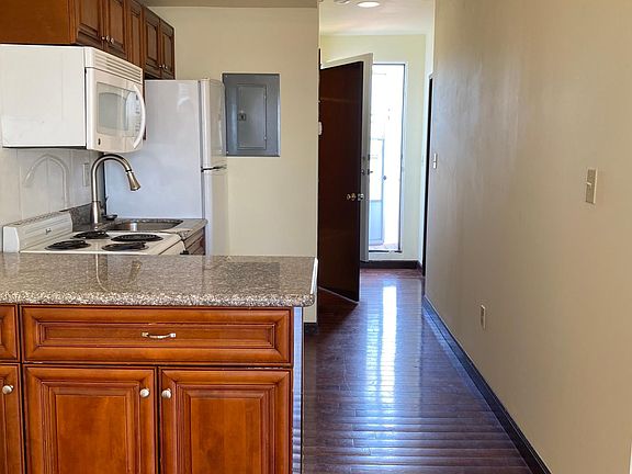 2nd image of 535 Washington Ave #4