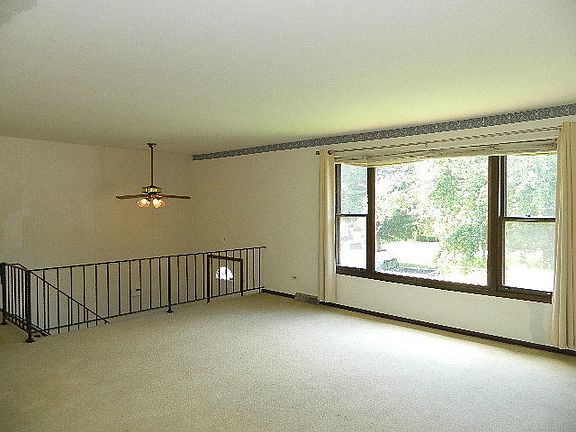 4th image of 22817 Lakeshore Dr