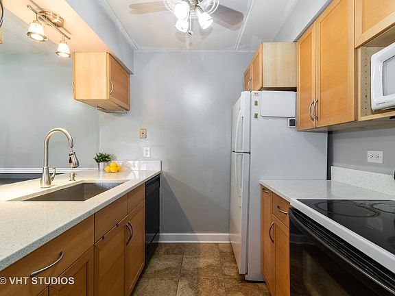 3rd image of 14015 James Dr APT 516