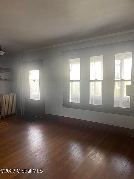 5th image of 822 Lancaster Street