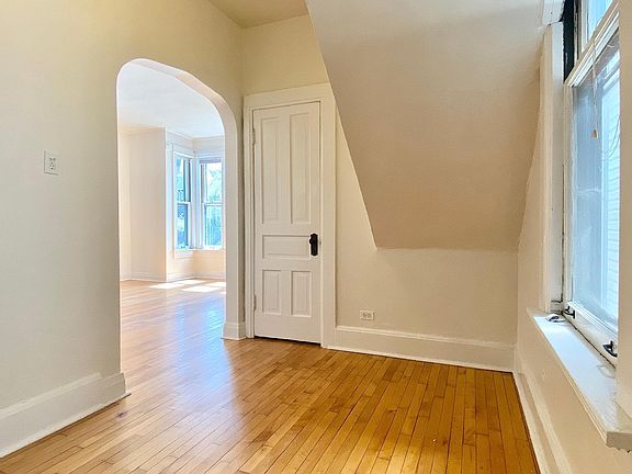 5th image of 1636 W Summerdale Ave #1