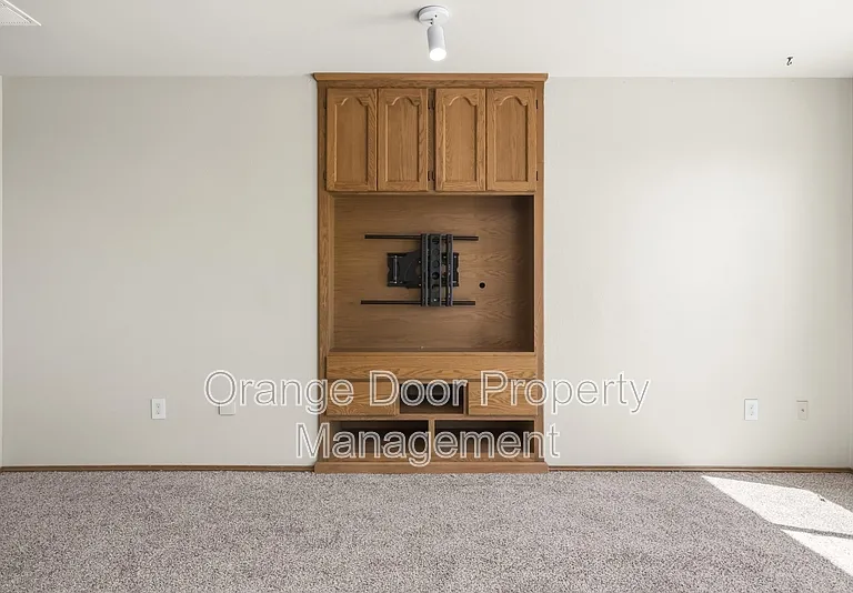 5204 Ridge Dr NE — Photo 20
