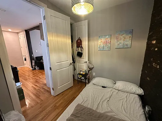 Rented by Premier Metro Realty Corp | media 8