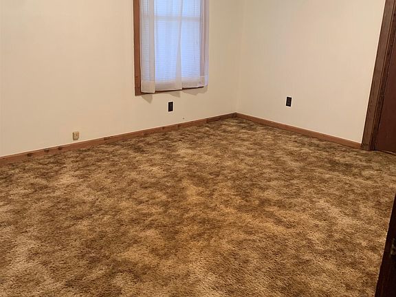 5th image of 10635 Rainbow Dr W