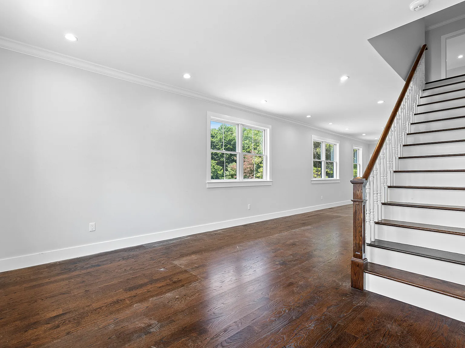 3 bed, 2.5 bath, 1900 sqft, $5,200 — Photo 3
