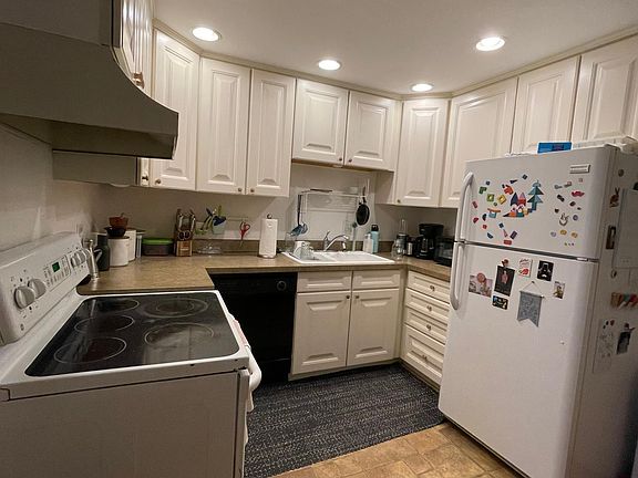 5th image of 65 N Clarkson St APT 507