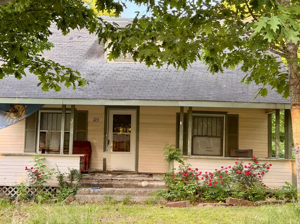 723 S Spring St, Grove, OK 74344