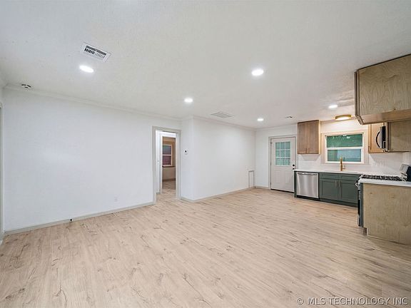 4th image of 848 N Gary Pl