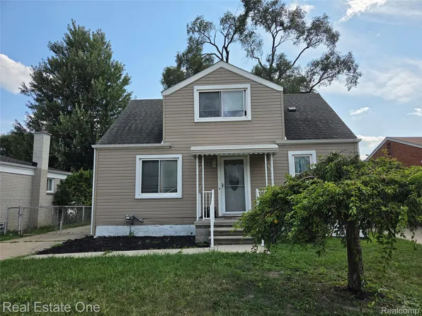 23140 Socia St, Saint Clair Shores, MI 48082
