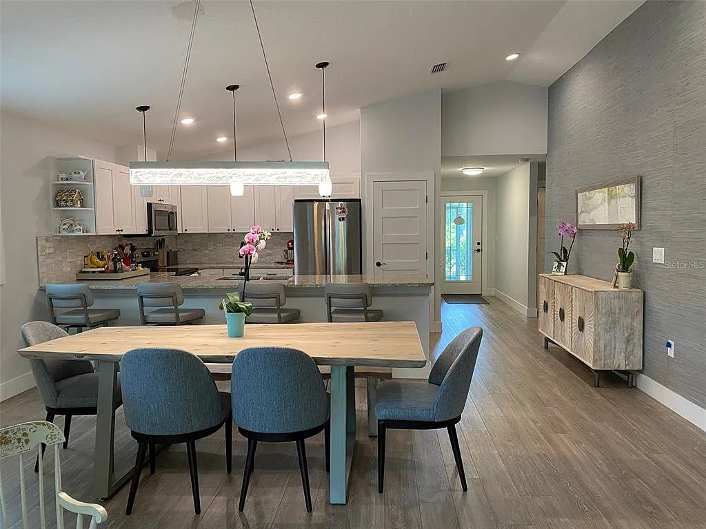 3 bed, 2.0 bath, 1529 sqft, $5,700 — Photo 3