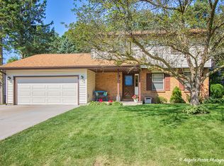 74 Rolling Ridge Ln, Lindenhurst, IL 60046