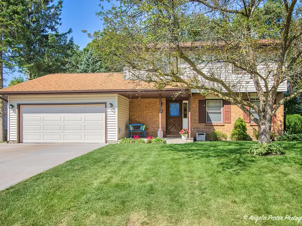 74 Rolling Ridge Ln, Lindenhurst, IL 60046