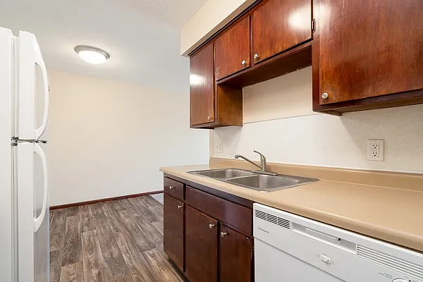 Boulder Court Apartments — Photo 13