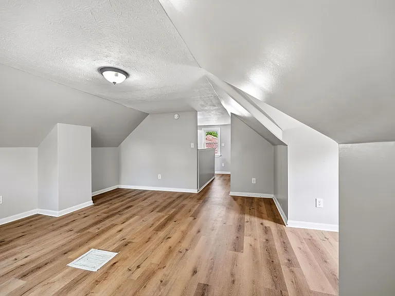 20803 Kenyon Dr — Photo 17