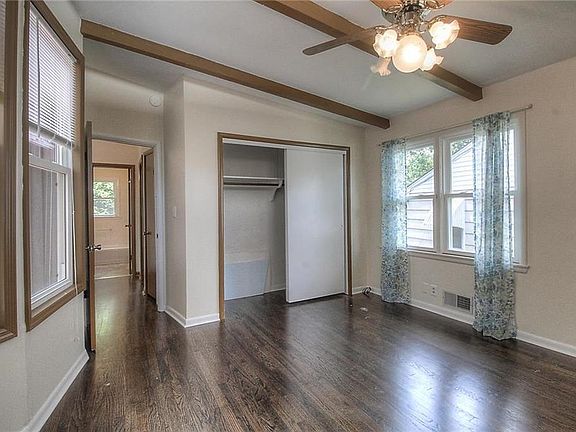 5th image of 806 S Shore Dr