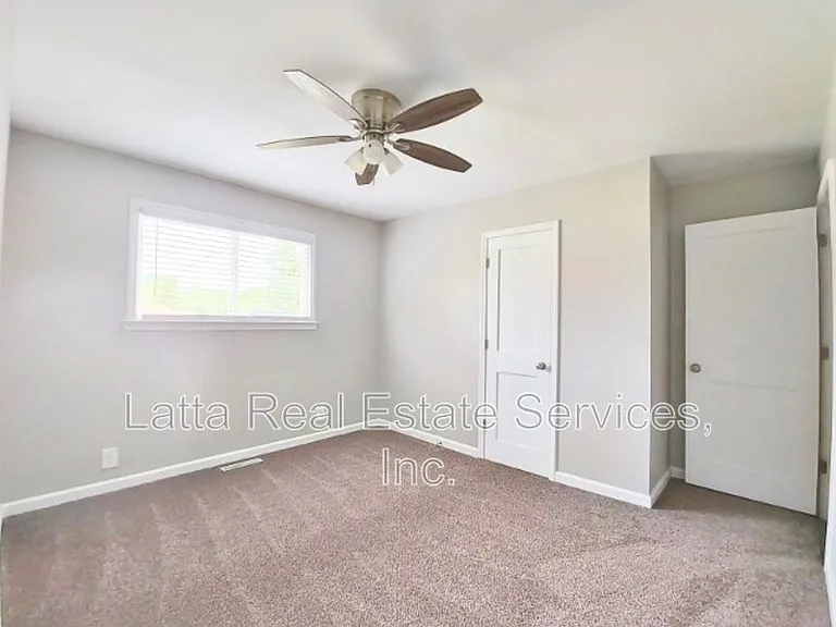 2439 S Sterling Ave #A — Photo 6