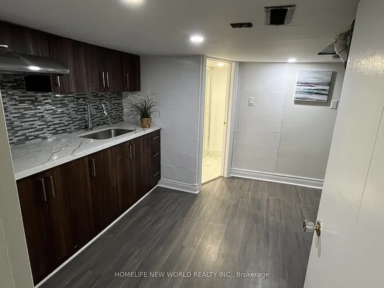 19 Britannia Ave — Photo 27