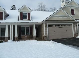 272 Carriage Path Ct, Webster, NY 14580