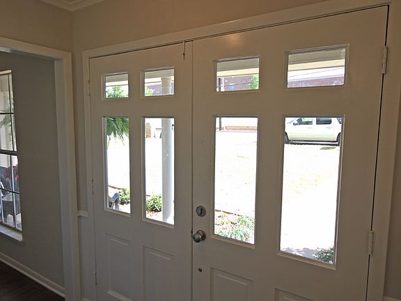 2nd image of 2901 Jamestown Dr