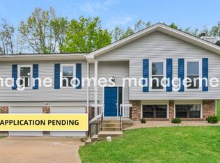 563 Vernal Hill Ct, Ballwin, MO 63021