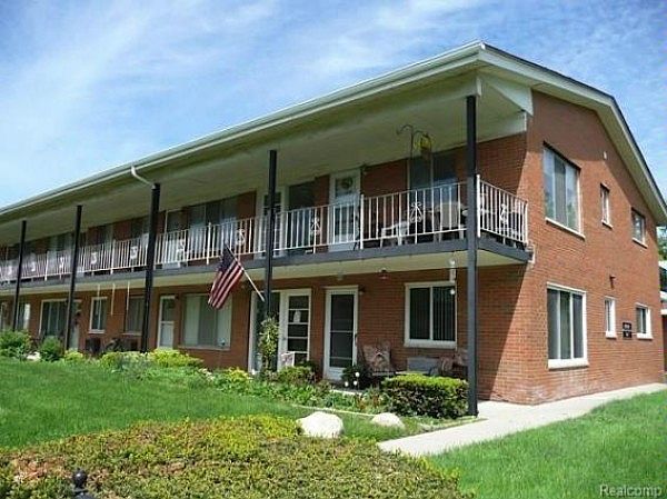 1st image of 2125 Clawson Ave APT 101