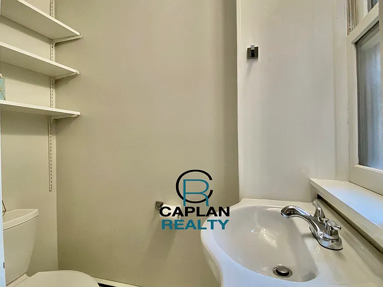 335 Saint John St #B — Photo 8