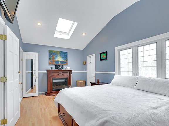 5th image of 16342 98th St