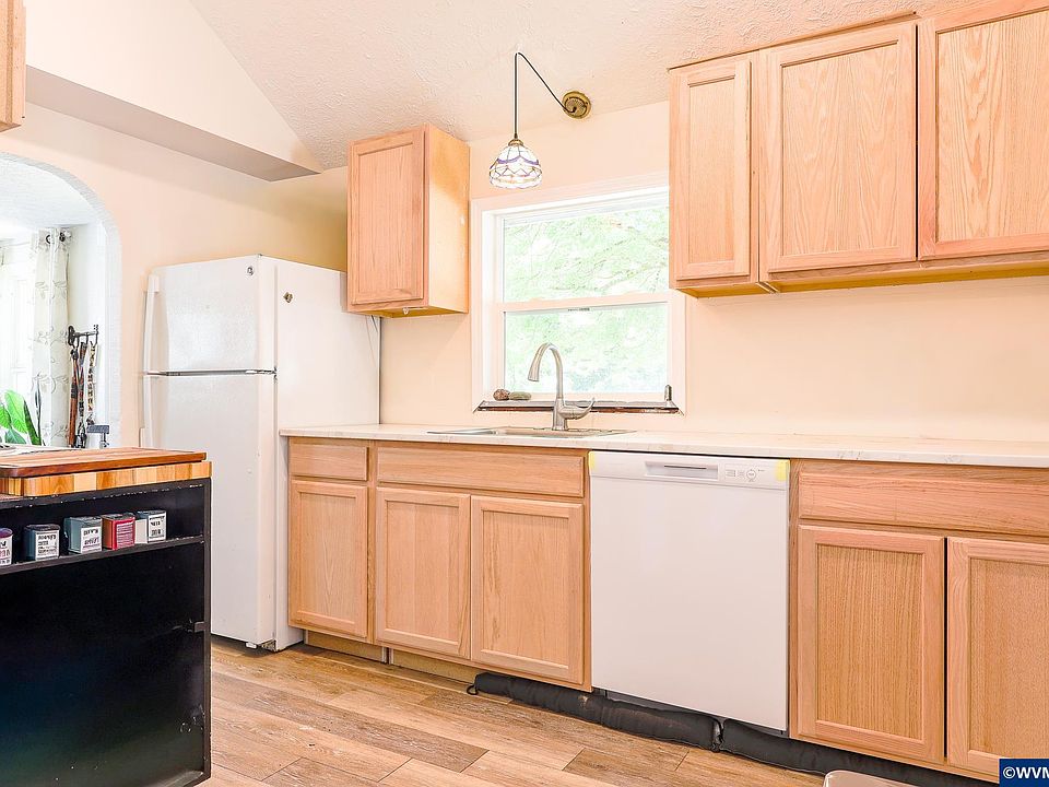 1st image of 1018 7th St NW