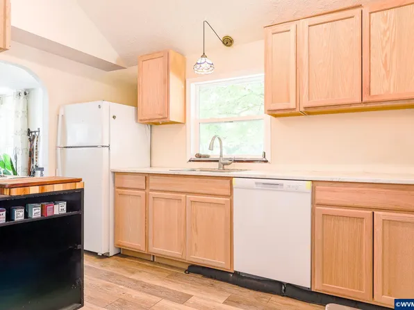 1018 7th St NW, Salem, OR 97304
