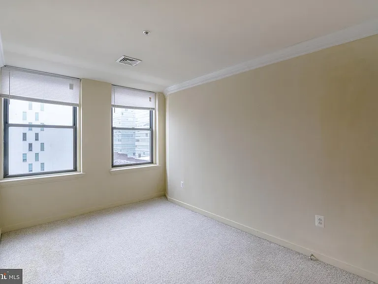 1939 Chestnut St #6B — Photo 10
