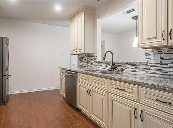 4th image of 640 Oakbrook Dr