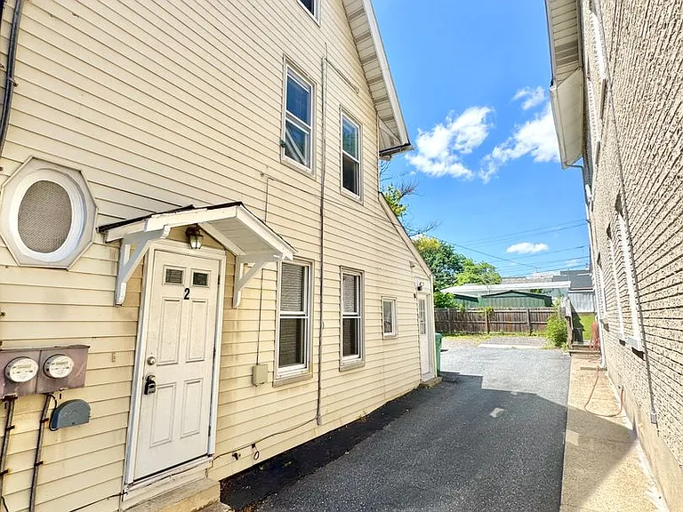 229 E Union Blvd — Photo 2