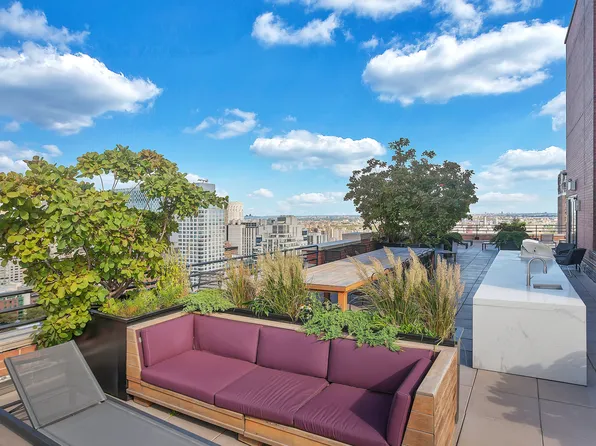 300 East 64th Street image 9 of 13