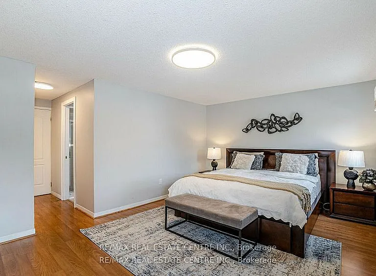 2046 Glenada Cres — Photo 21